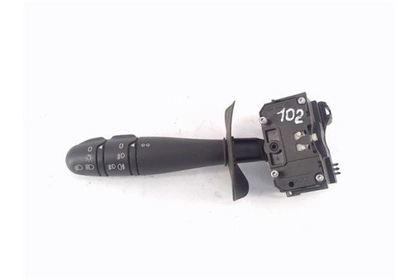 Recambio de mando de luces para renault clio ii fase ii (b/cb0) referencia OEM IAM   