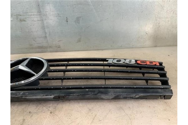 Recambio de rejilla paragolpes delantero para mercedes-benz vito furgón (638) 2.2 110 cdi  (638.094) referencia OEM IAM A6388800