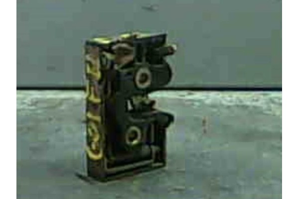 Recambio de cierre electromagnetico delantero derecho para volkswagen golf ii (191/193) 1.8 gti 16v referencia OEM IAM 5TC837016