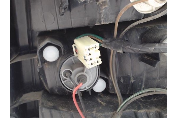 Recambio de piloto trasero izquierdo para kia shuma referencia OEM IAM   