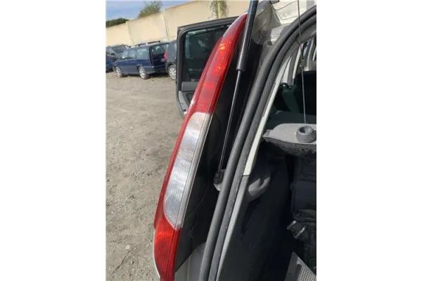Recambio de piloto trasero izquierdo para ford focus c-max 2.0 tdci referencia OEM IAM 1347455  
