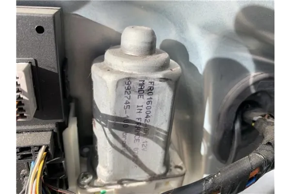 Recambio de puerta delantero izquierda para ford focus c-max 2.0 tdci referencia OEM IAM 1678024 FR01600420A 