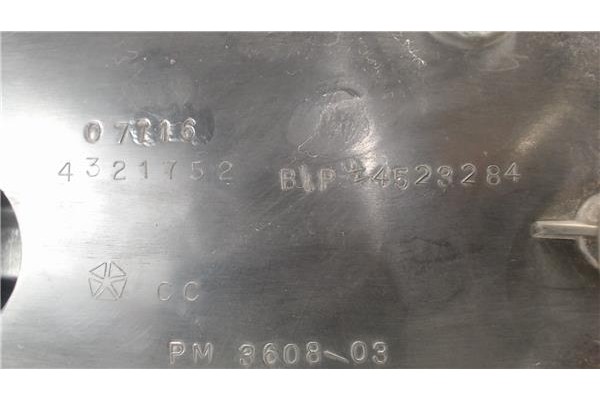 Recambio de piloto trasero central para chrysler le baron descapotable referencia OEM IAM 4321752  