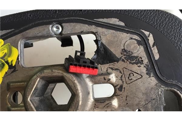 Recambio de volante para ford focus berlina (cap) 1.6 ghia referencia OEM IAM 4M53600AJW 30347727 