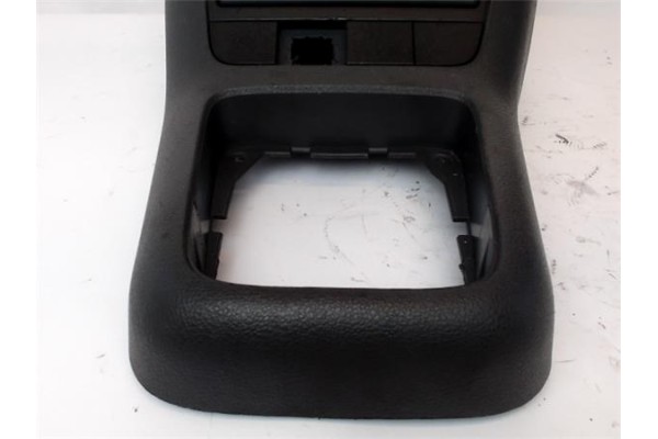 Recambio de embellecedor consola central para volkswagen golf v plus (5m1) 1.9 tdi referencia OEM IAM 5M1857307  