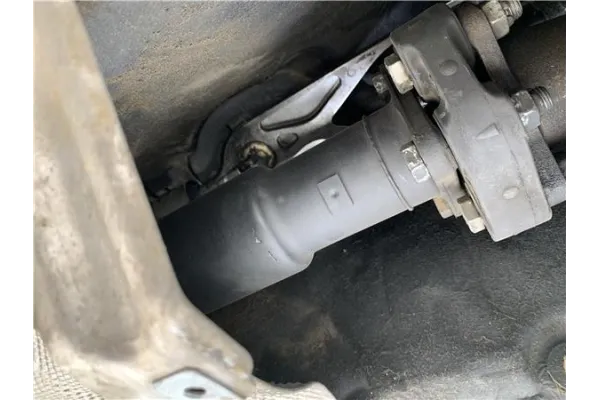 Recambio de cardan trasero para bmw serie 1 berlina (e81/e87) 2.0 118d referencia OEM IAM 26107567953  