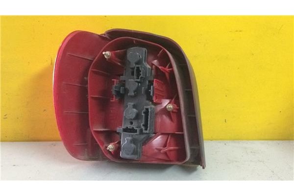 Recambio de piloto trasero derecho para volkswagen polo iii berlina (6n2) 1.4 trendline referencia OEM IAM E139438   Recambio de piloto trasero derecho para volkswagen polo iii berlina (6n2) 1.4 trendline referencia OEM IAM E139438
