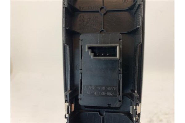 Recambio de mando elevalunas delantero derecho para bmw serie 1 berlina (e81/e87) 2.0 118d referencia OEM IAM 15979800 513371384
