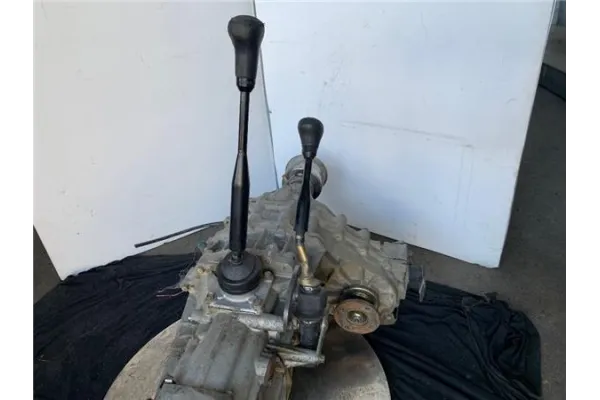 Recambio de caja cambios manual 4x4 para nissan terrano ii (r20) 2.7 td 4wd referencia OEM IAM 3213135G41  