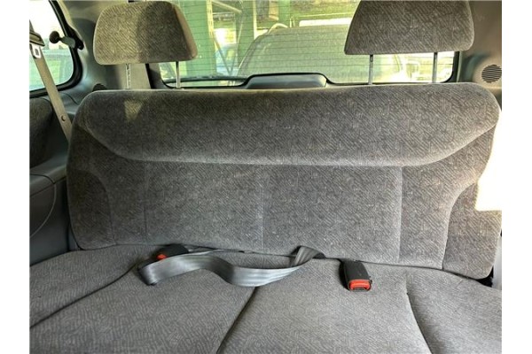 Recambio de asientos tercera fila para chrysler voyager (rg) 2.5 crd referencia OEM IAM XE421D5AA  