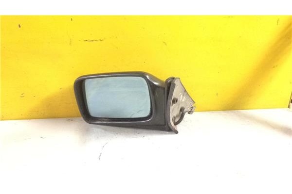Recambio de retrovisor electrico izquierdo para bmw serie 3 berlina (e30) 1.8 316i referencia OEM IAM E10117111  