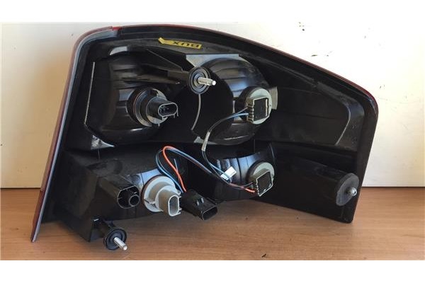 Recambio de piloto trasero izquierdo para chrysler sebring berlina 2.0 crd limited referencia OEM IAM 05116221AA  