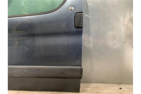 Recambio de puerta delantero izquierda para peugeot partner furgón 1.6 hdi referencia OEM IAM 9002T9  