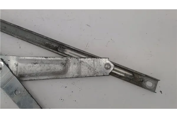 Recambio de elevalunas manual delantero izquierdo para nissan cabstar casbtar e referencia OEM IAM 367531  