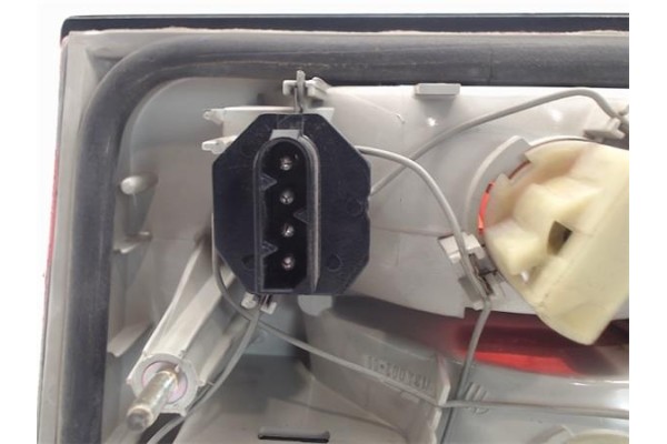 Recambio de piloto porton trasero izquierdo para bmw serie 5 berlina (e34) 2.5 525i (125kw) referencia OEM IAM   