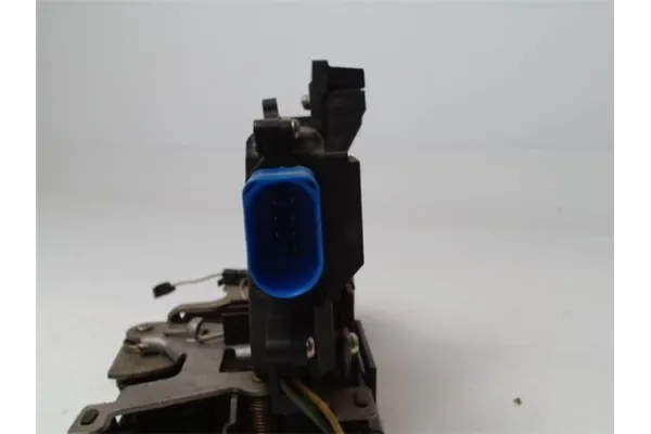 Recambio de cierre electromagnetico trasero derecho para volkswagen touran (1t1) 1.9 tdi referencia OEM IAM 7L0839016  7L0839016