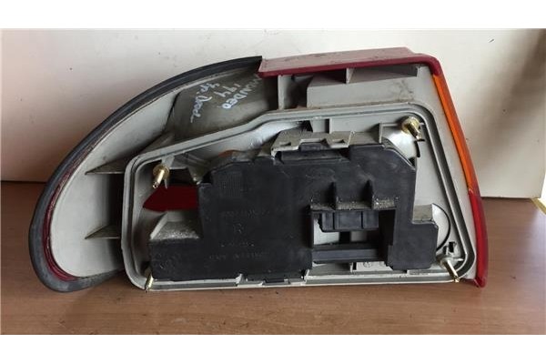 Recambio de piloto trasero derecho para ford mondeo fd berl./turnier 1.6 clx berlina referencia OEM IAM 93BG13A602AA 91022 