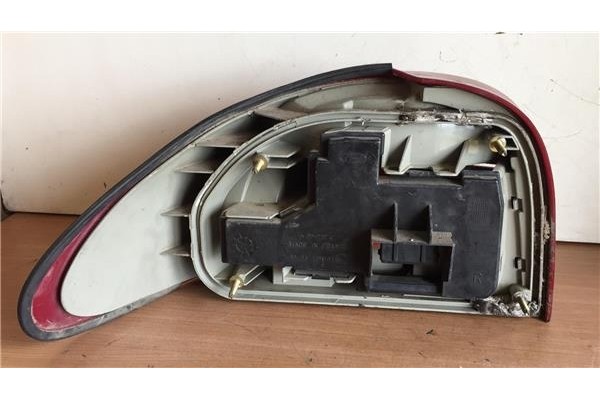 Recambio de piloto trasero derecho para ford mondeo fd berl./turnier referencia OEM IAM 93BGI3AS02BA 91023 