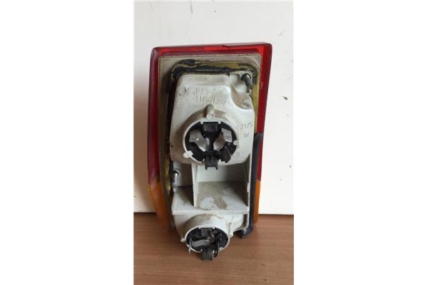 Recambio de piloto trasero derecho para ford fiesta berl./express 1.0 ghia referencia OEM IAM 77FG13A602AA A2810881 