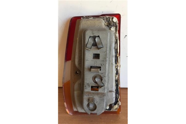 Recambio de piloto trasero derecho para ford fiesta berl./express 1.0 ghia referencia OEM IAM 77FG13A602AA A2810881 