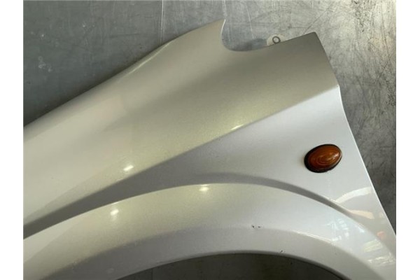 Recambio de aleta delantero izquierda para chrysler voyager (rg) 2.5 crd referencia OEM IAM 5018445AA  