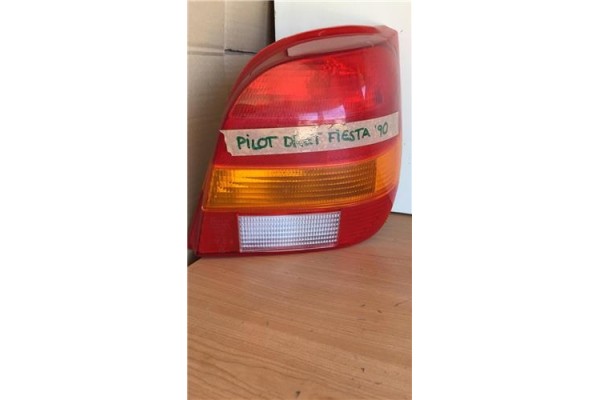 Recambio de piloto trasero derecho para ford fiesta berl./courier 1.1 surf referencia OEM IAM 89FG13A602  