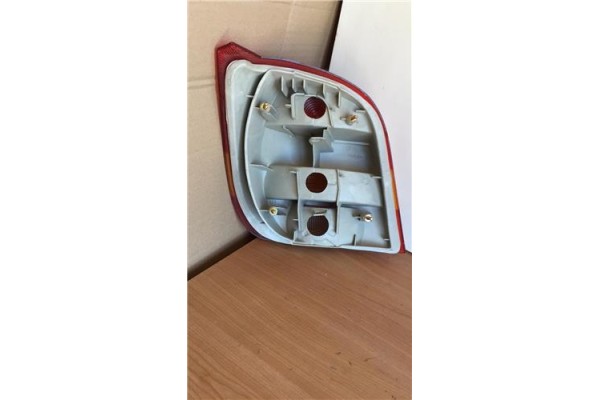 Recambio de piloto trasero derecho para ford fiesta berl./courier 1.1 surf referencia OEM IAM 89FG13A602  