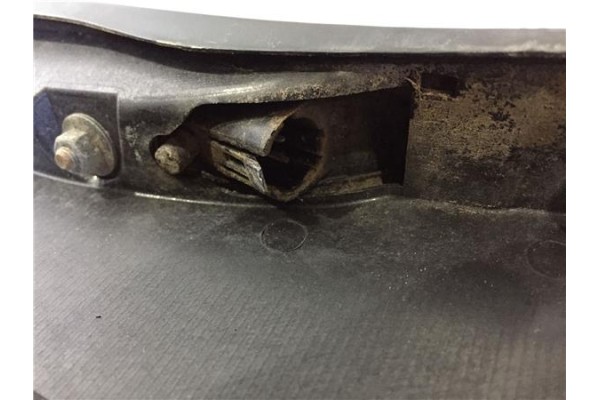 Recambio de aleron trasero para renault clio ii fase ii 1.3 referencia OEM IAM 7700427352  
