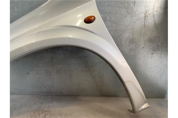 Recambio de aleta delantero izquierda para chrysler voyager (rg) 2.5 crd referencia OEM IAM 5018445AA  