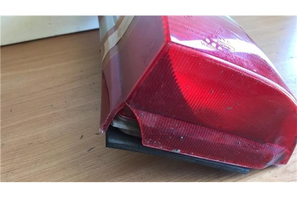 Recambio de piloto trasero derecho para ford escort berl./turnier 1.3 atlanta berlina referencia OEM IAM 93AG15K258  