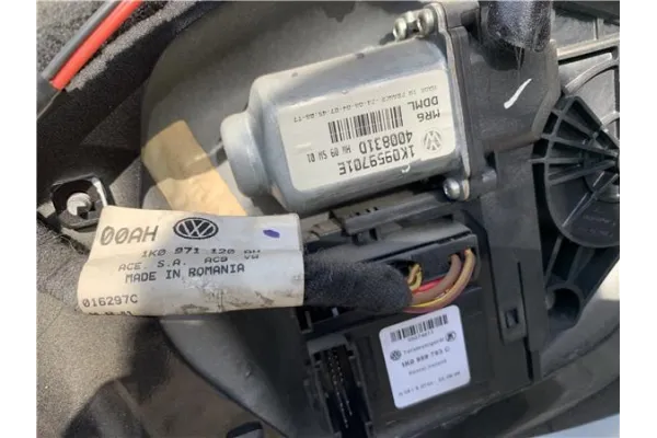Recambio de puerta delantero izquierda para volkswagen golf v (1k1) 1.9 tdi referencia OEM IAM 1K3831105J 1K0959701E 