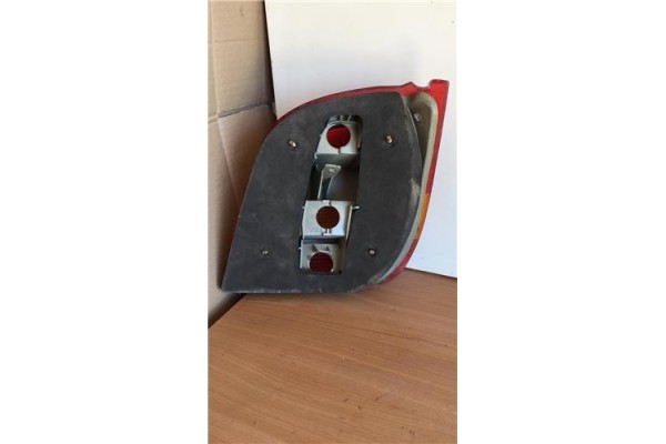 Recambio de piloto trasero izquierdo para ford fiesta berl./courier 1.1 surf referencia OEM IAM 89FG13A603  