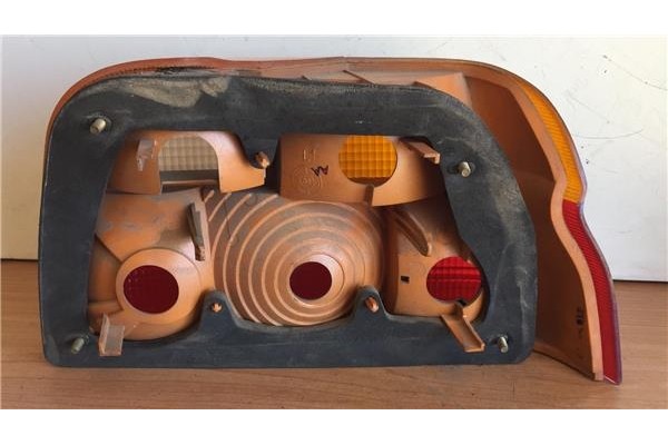 Recambio de piloto trasero izquierdo para ford orion 1.4 ghia referencia OEM IAM 91AG13A603  