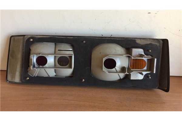 Recambio de piloto trasero izquierdo para ford escort berlina 1.3 ghia referencia OEM IAM 86AG13A603  