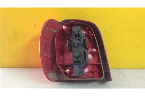 Recambio de piloto trasero derecho para volkswagen polo iii berlina (6n2) 1.0 conceptline referencia OEM IAM E139438  