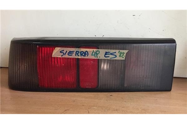 Recambio de piloto trasero izquierdo para ford sierra berlina 1.8 ghia referencia OEM IAM 90BG13A603  