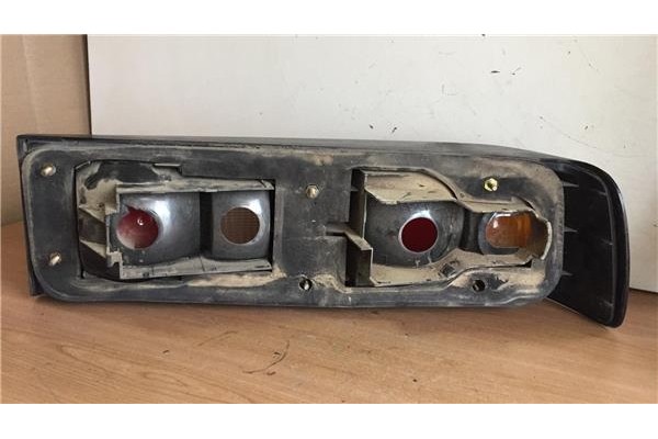 Recambio de piloto trasero izquierdo para ford sierra berlina 1.8 ghia referencia OEM IAM 90BG13A603  