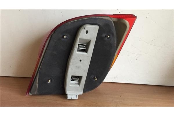 Recambio de piloto trasero izquierdo para ford fiesta berl./courier 1.1 surf referencia OEM IAM 89FG13A603  
