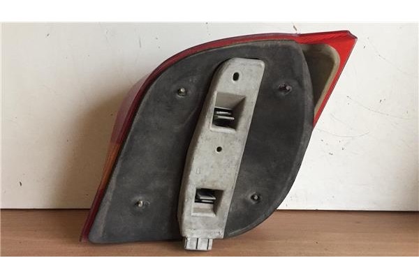 Recambio de piloto trasero izquierdo para ford fiesta berl./courier 1.1 surf referencia OEM IAM 89FG13A603  