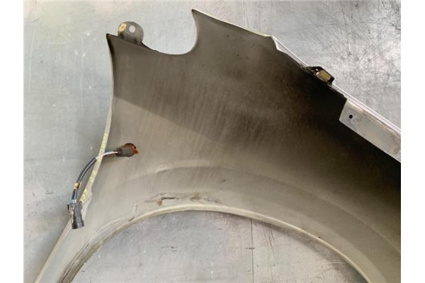 Recambio de aleta delantero izquierda para chrysler voyager (rg) 2.5 crd referencia OEM IAM 5018445AA  