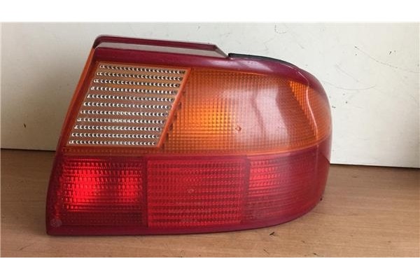 Recambio de piloto trasero derecho para ford mondeo fd berl./turnier 1.6 clx berlina referencia OEM IAM 93BG13A602BC  