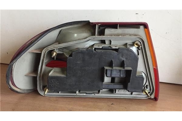 Recambio de piloto trasero derecho para ford mondeo fd berl./turnier 1.6 clx berlina referencia OEM IAM 93BG13A602BC  