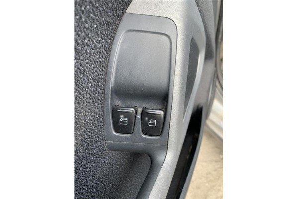 Recambio de mando elevalunas delantero izquierdo para smart fortwo coupe 1.0 fortwo coupe (52kw) referencia OEM IAM A4519051700 Recambio de mando elevalunas delantero izquierdo para smart fortwo coupe 1.0 fortwo coupe (52kw) referencia OEM IAM A4519051700