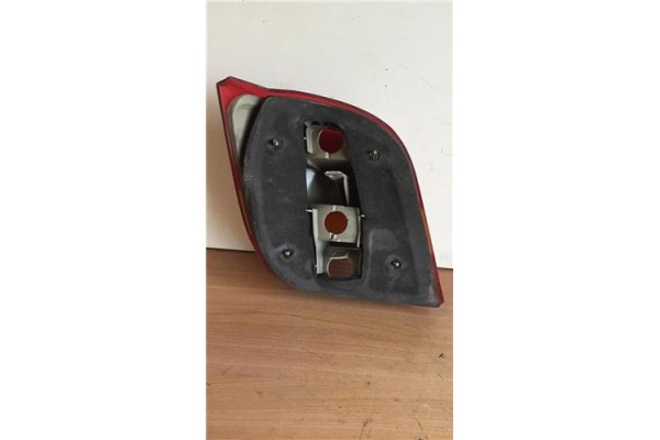 Recambio de piloto trasero derecho para ford fiesta berl./courier 1.1 surf referencia OEM IAM 89FG13A602  