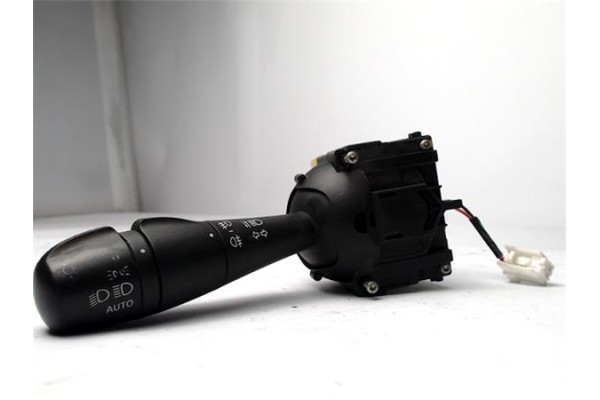 Recambio de mando de luces para renault clio iv 1.5 dynamique referencia OEM IAM   