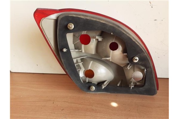 Recambio de piloto trasero derecho para ford fiesta berlina (dx) 1.25 ghia referencia OEM IAM 96FG13A602 393856 