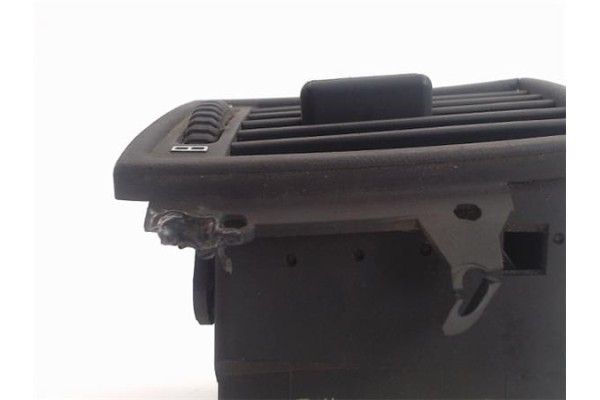 Recambio de rejilla entrada de aire para mercedes-benz clase c (bm 202) berlina referencia OEM IAM 2028307054L  