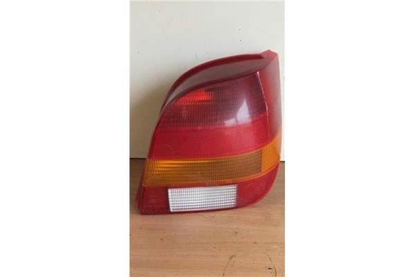 Recambio de piloto trasero derecho para ford fiesta berl./courier 1.1 surf referencia OEM IAM 89FG13A602  