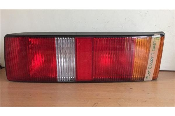 Recambio de piloto trasero derecho para ford escort cabrio 1.4 ghia referencia OEM IAM 27292000  