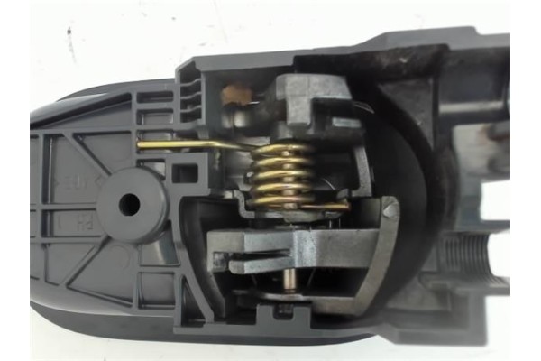 Recambio de manilla int. puerta delantero derecha para mitsubishi colt cz3 berl. 5 (z30a) 1.3 (z35a, z33a, z34a) referencia OEM 